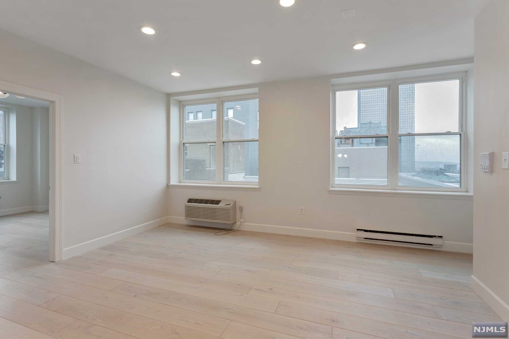 Photo 1 of Condominium at 111 Mulberry St #7E, Newark, NJ 07102 | MLS# 22020153 |  | Sold on 2022-08-01