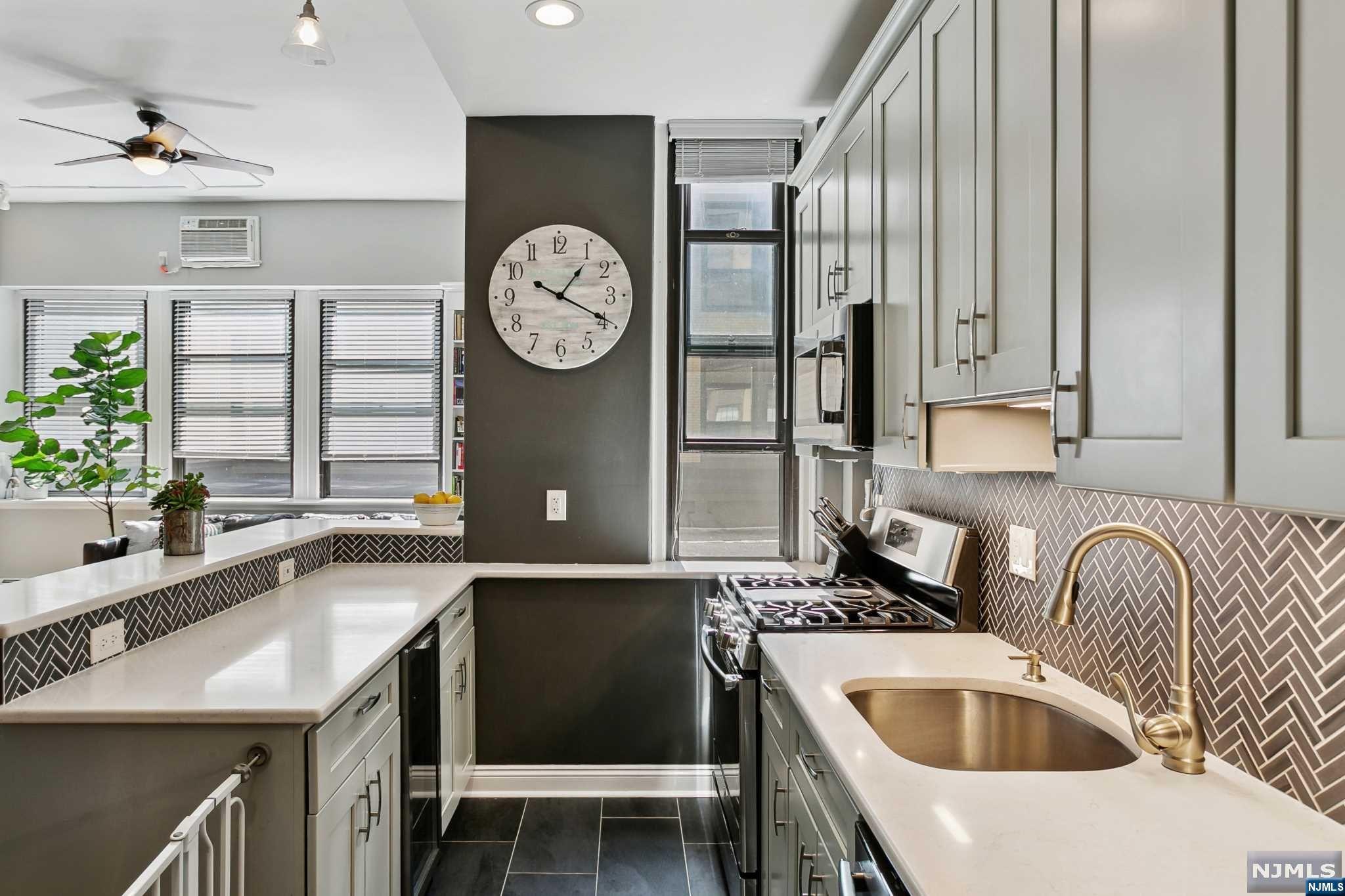 Photo 2 of Condominium at 501 Adams St #3K, Hoboken, NJ 07030 | MLS# 22034978 |  | Sold on 2022-12-06
