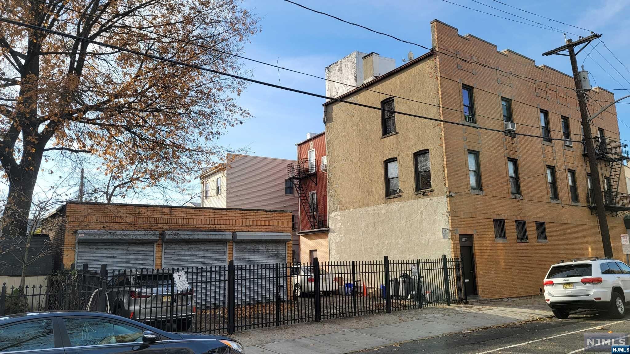 24 Martin Luther King Drive — photo 2