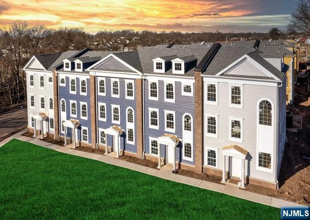 57 Parkside Ln, Teaneck, NJ 07666