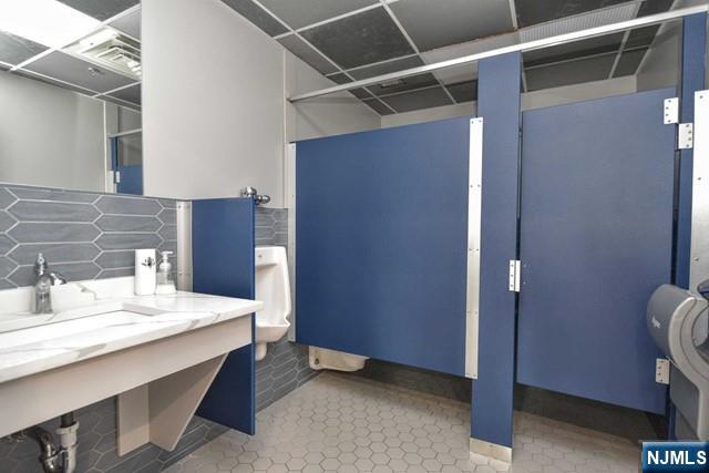 2 Forest Avenue, Oradell, NJ, 07649