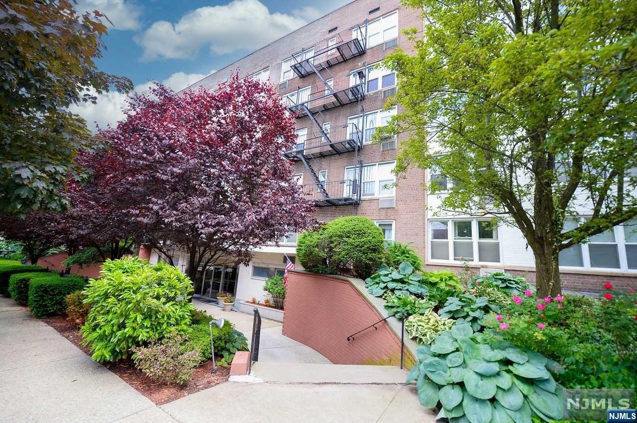2160-center-ave-2f-fort-lee-nj-07024/hzid_1d3b4f90