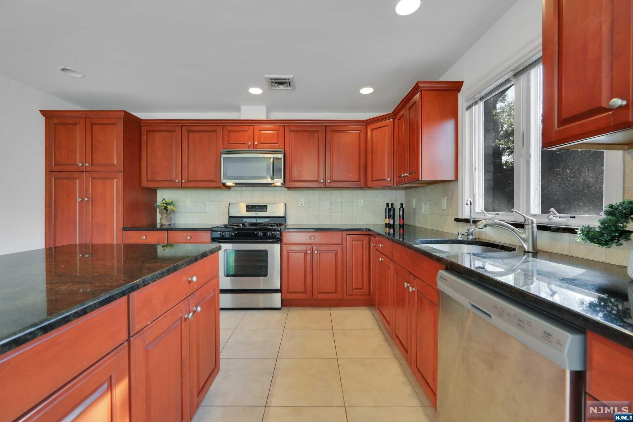 539B 3rd Street #B — photo 11