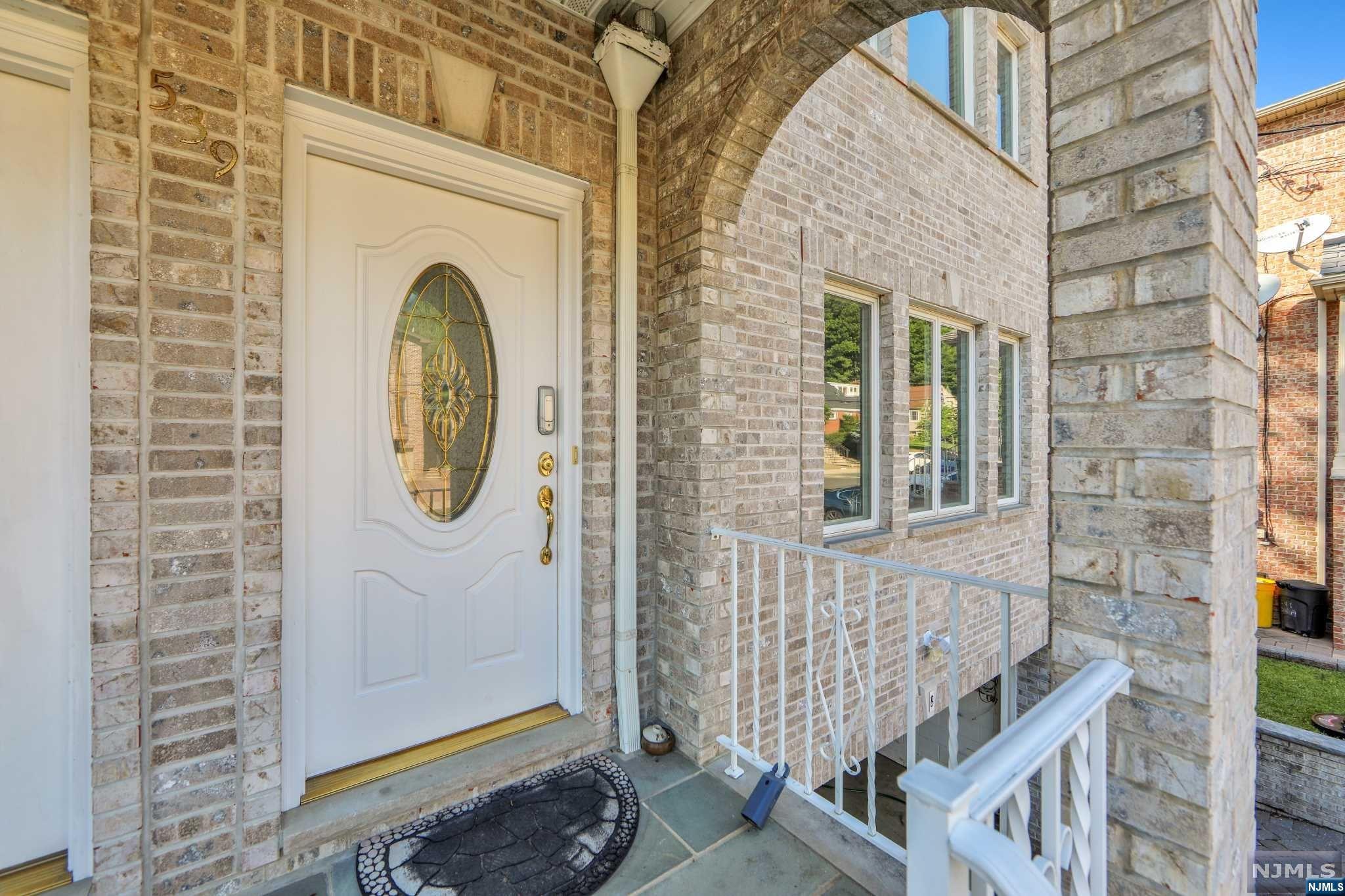 539B 3rd Street #B — photo 4