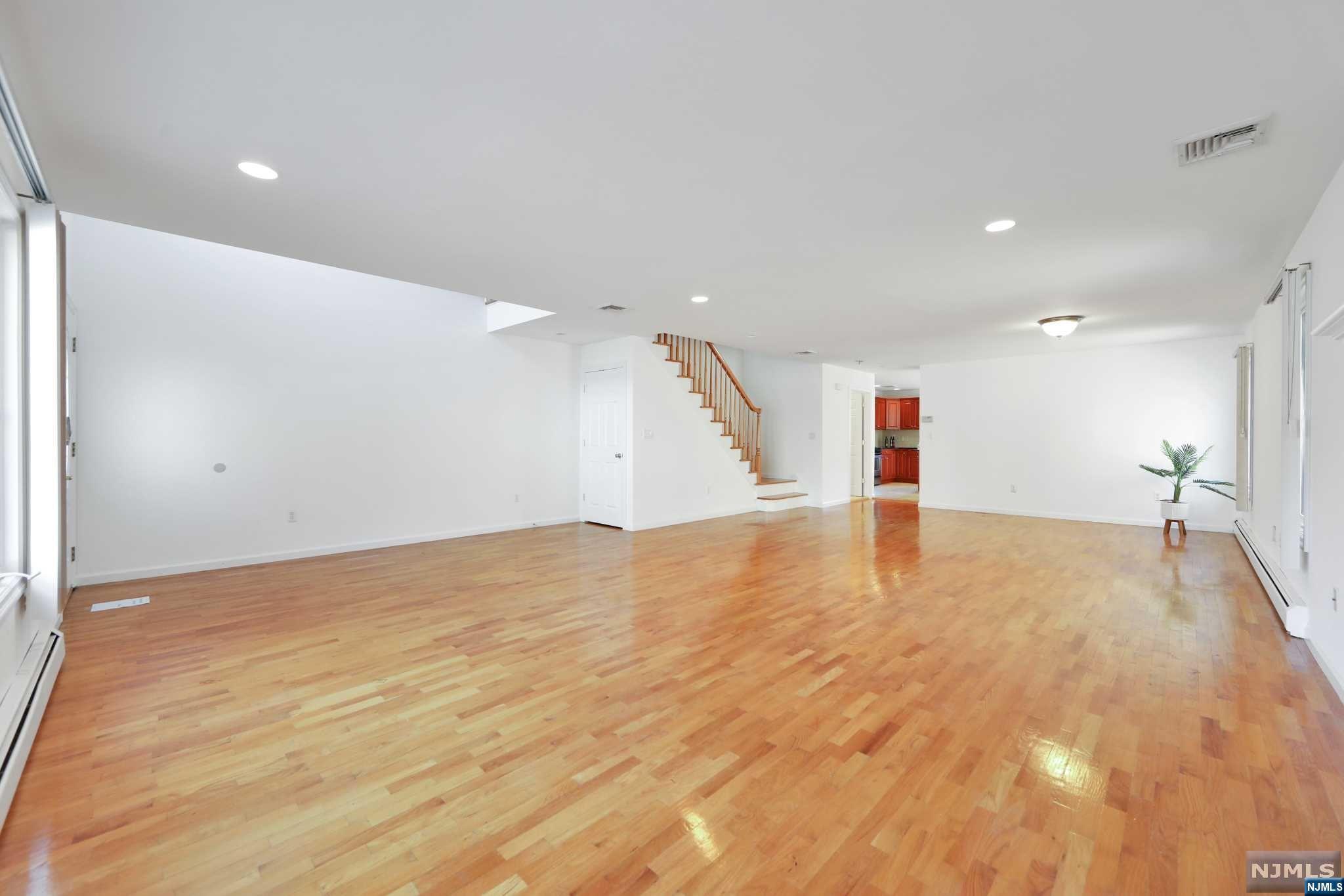539B 3rd Street #B — photo 6