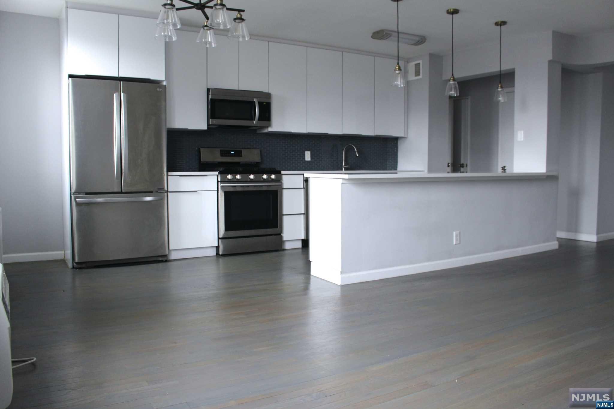 Photo 2 of Condominium at 2160 Center Ave #5H, Fort Lee, NJ 07024 | MLS# 24026725 |  | Sold on 2024-10-25