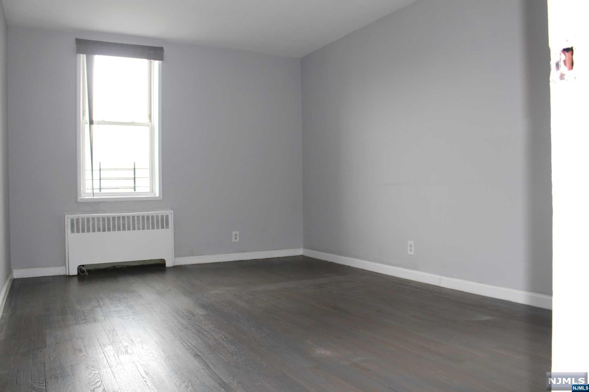 Photo 4 of Condominium at 2160 Center Ave #5H, Fort Lee, NJ 07024 | MLS# 24026725 |  | Sold on 2024-10-25