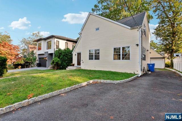 118 Sunset Ln, Tenafly, NJ 07670