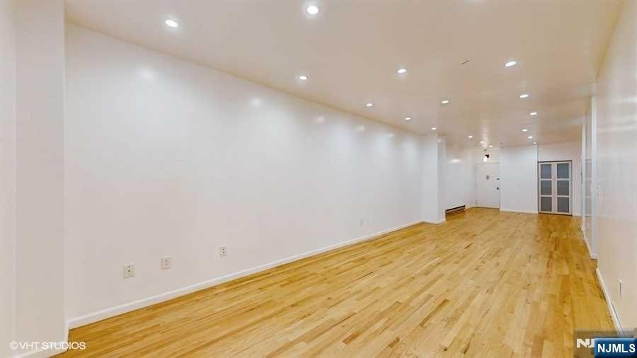 Photo 1 of Condominium at 111 Mulberry St #6H, Newark, NJ 07102 | MLS# 24031766 |  | Sold on 2024-12-30