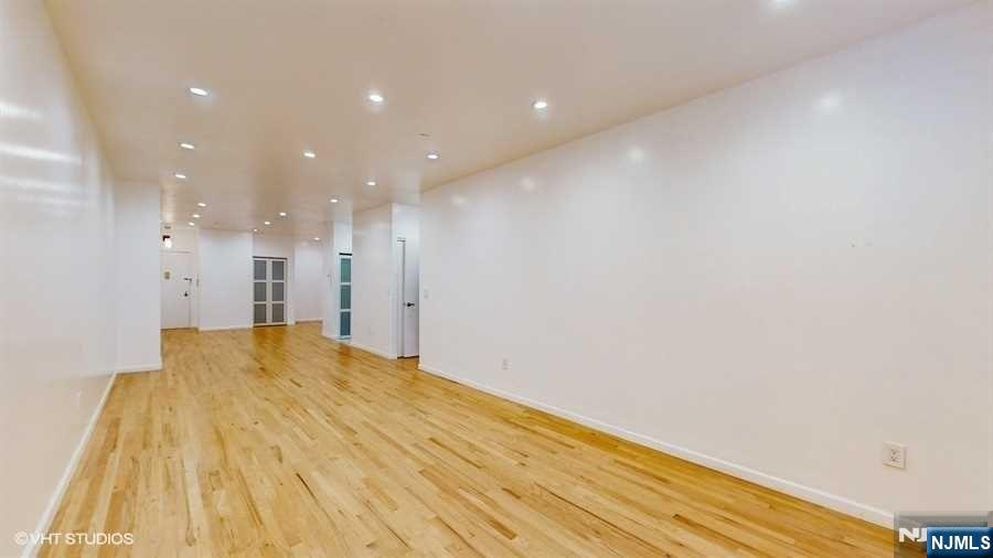 Photo 3 of Condominium at 111 Mulberry St #6H, Newark, NJ 07102 | MLS# 24031766 |  | Sold on 2024-12-30