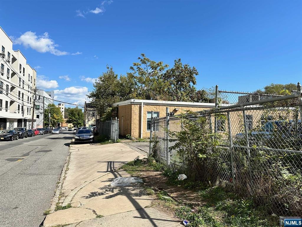 70 - 96 Levine Street - Photo 2