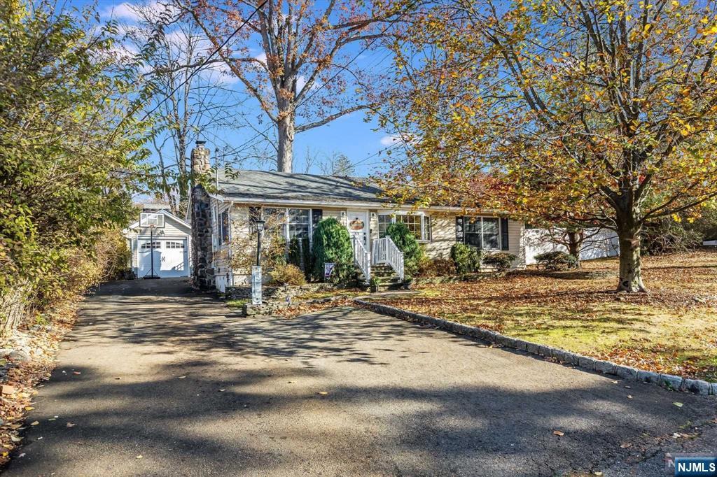 53 Laurel Dr