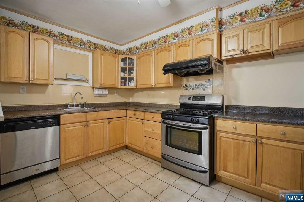 Photo 3 of Condominium at 2160 Center Ave #3I, Fort Lee, NJ 07024 | MLS# 24037856 |  | Sold on 2025-03-06