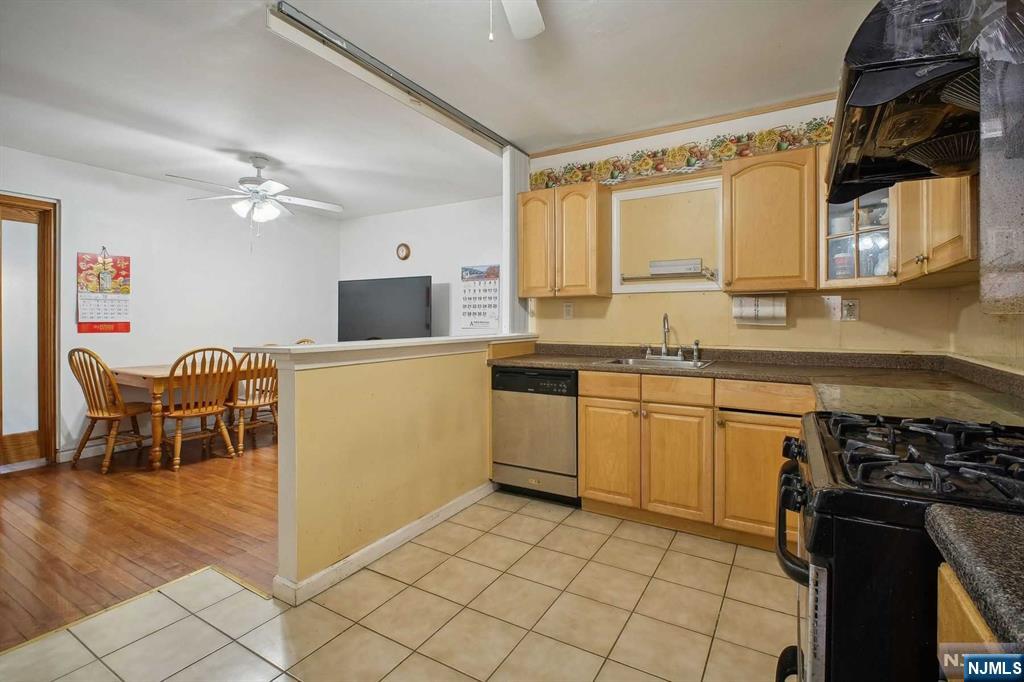 Photo 4 of Condominium at 2160 Center Ave #3I, Fort Lee, NJ 07024 | MLS# 24037856 |  | Sold on 2025-03-06