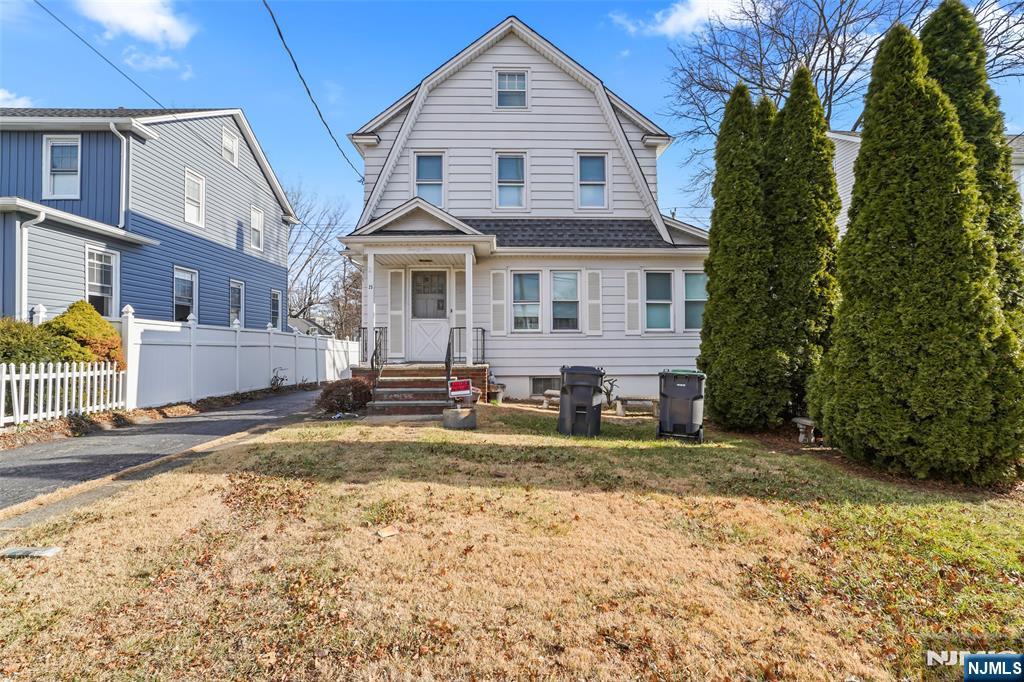 25 Ralph St, Bergenfield, NJ 07621