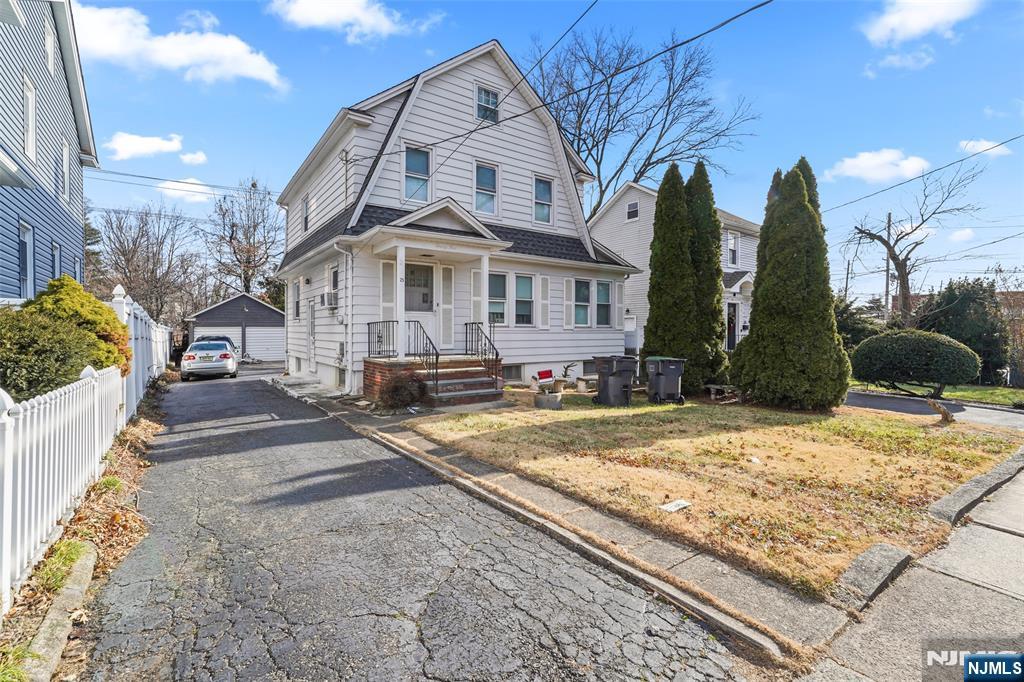 25 Ralph St, Bergenfield, NJ 07621