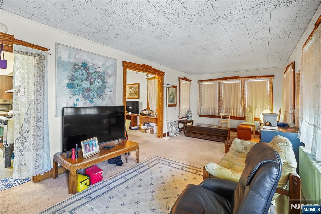 25 Ralph St, Bergenfield, NJ 07621