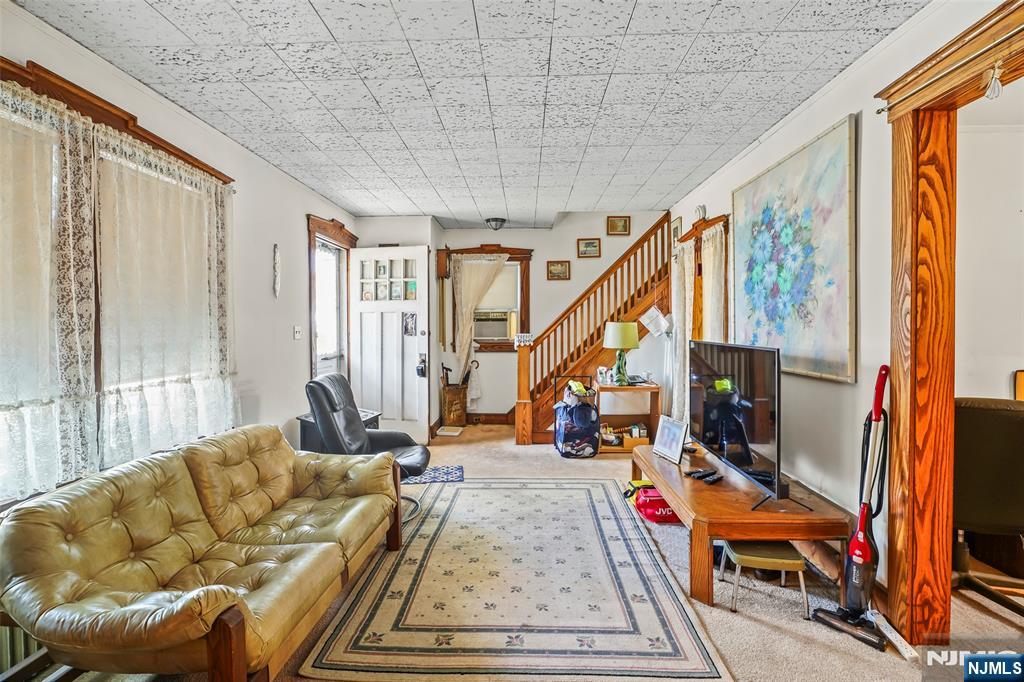 25 Ralph St, Bergenfield, NJ 07621