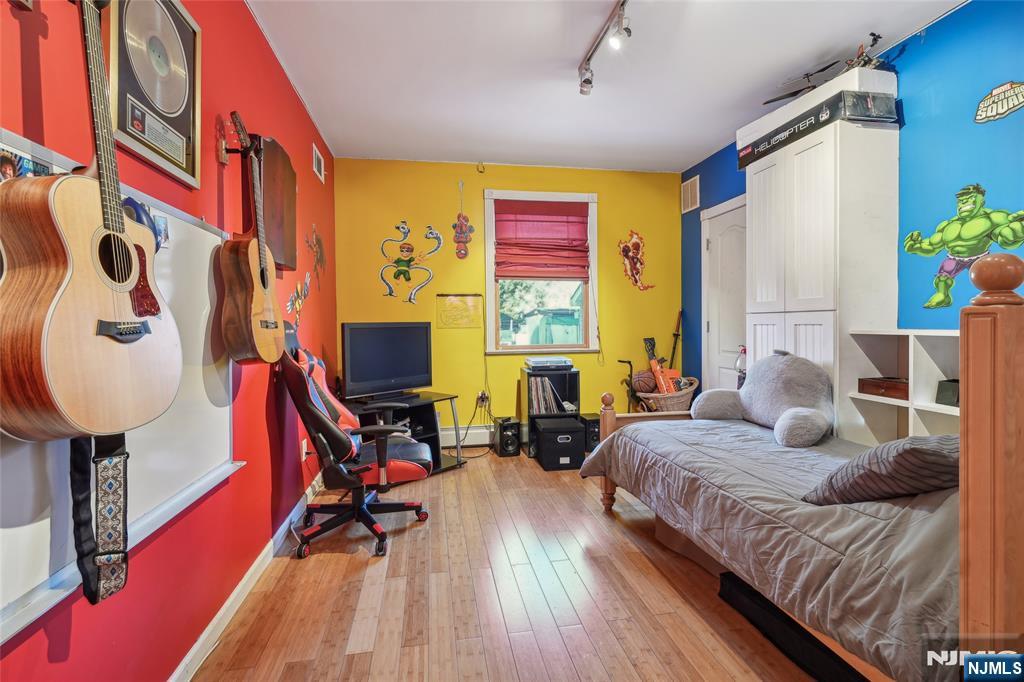 220 Webster Avenue — photo 13
