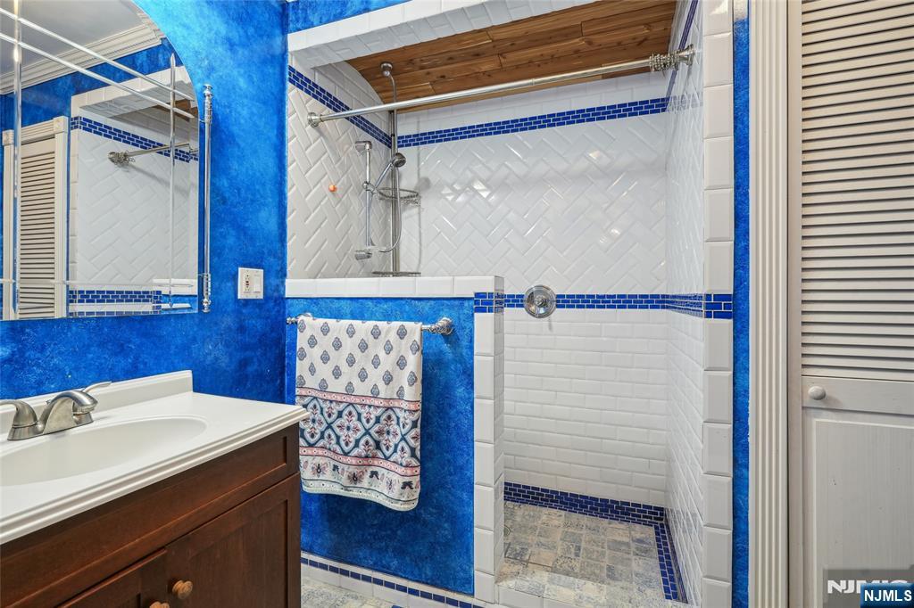 220 Webster Avenue — photo 16