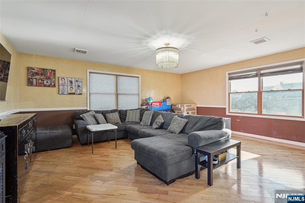 220 Webster Avenue — photo 20