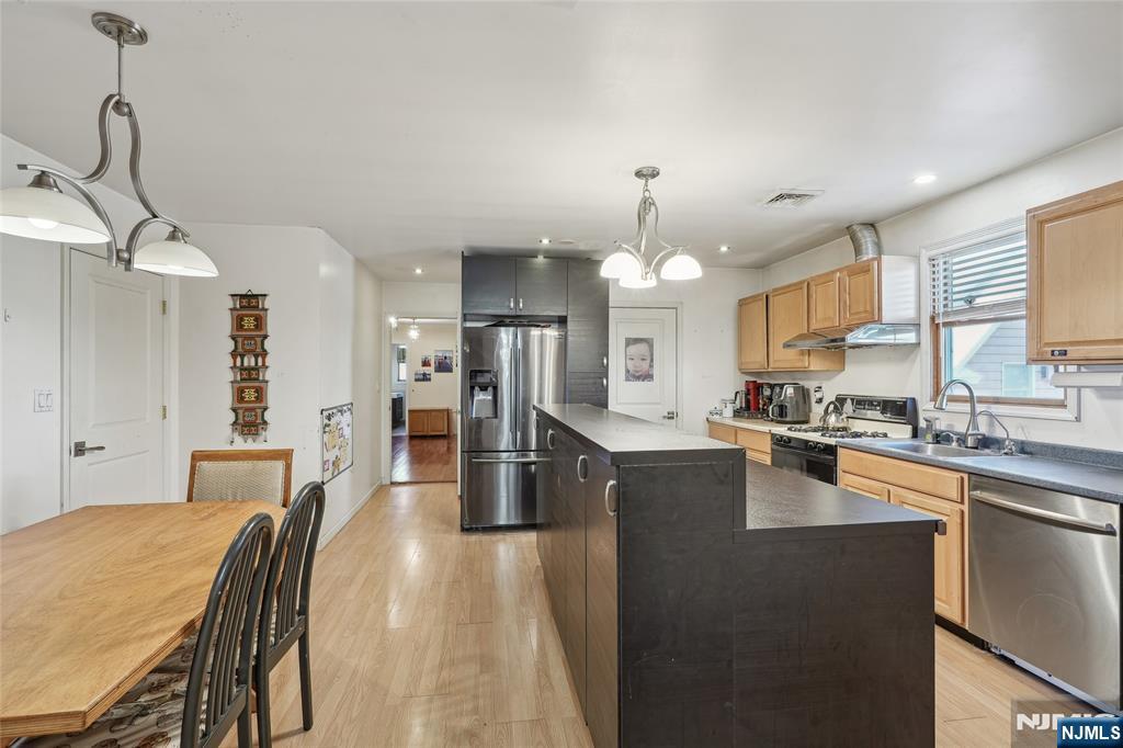 220 Webster Avenue — photo 22