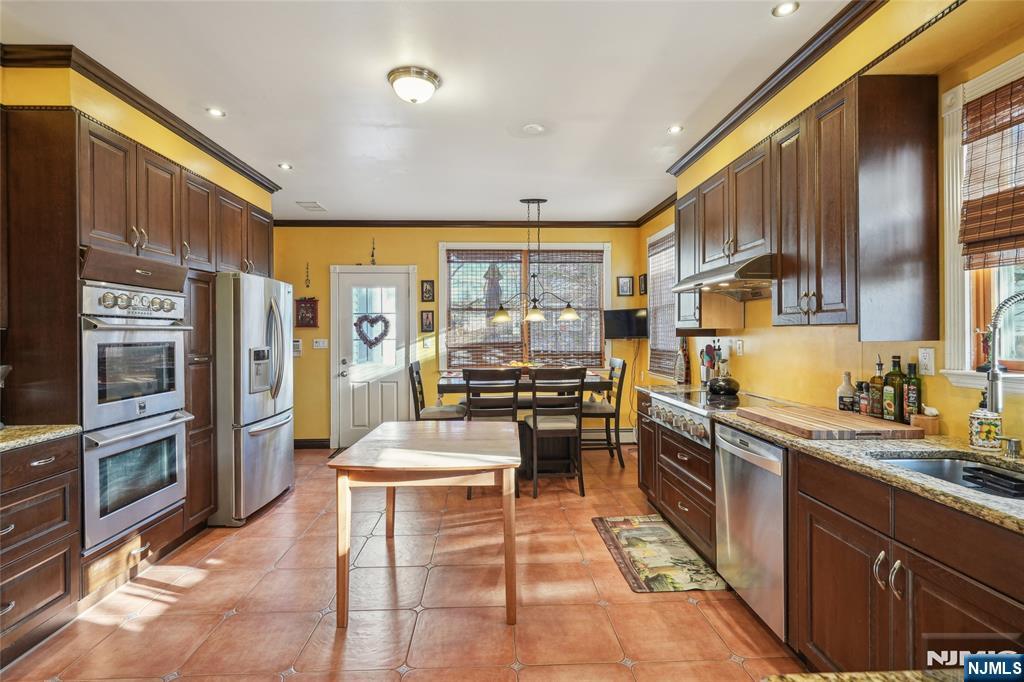 220 Webster Avenue — photo 5