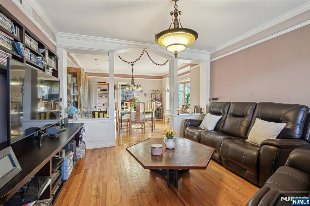 220 Webster Avenue — photo 8