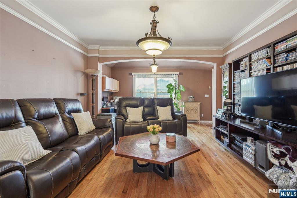 220 Webster Avenue — photo 9