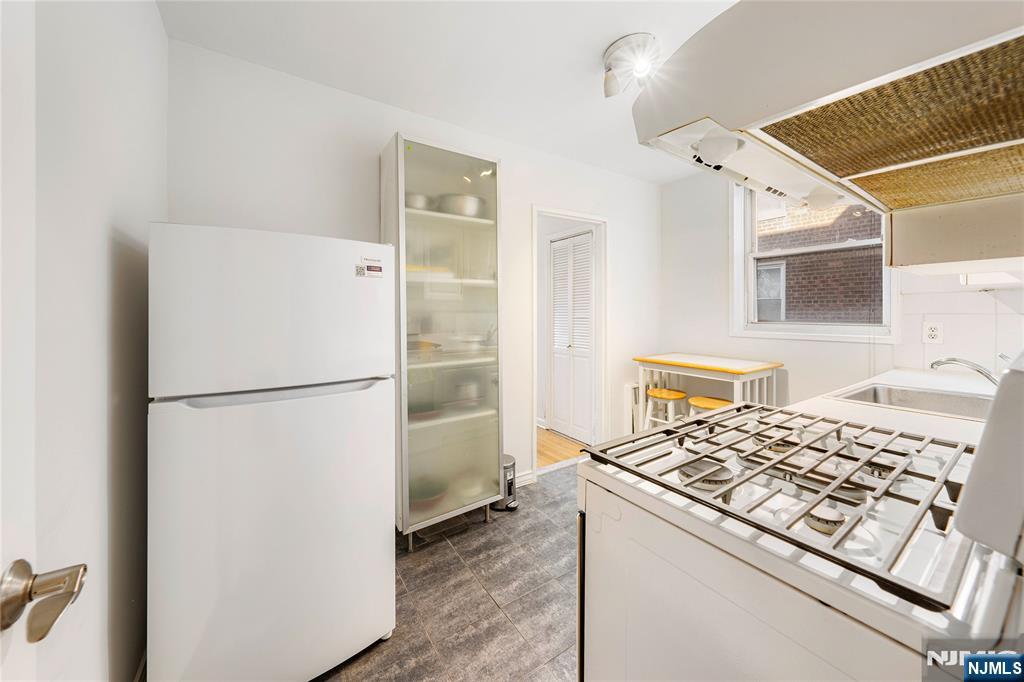 Photo 2 of Condominium at 2160 Center Ave #4L, Fort Lee, NJ 07024 | MLS# 25006554 |  | Sold on 2025-05-07