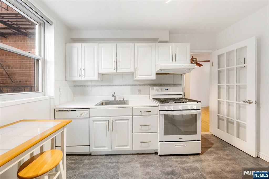 Photo 3 of Condominium at 2160 Center Ave #4L, Fort Lee, NJ 07024 | MLS# 25006554 |  | Sold on 2025-05-07