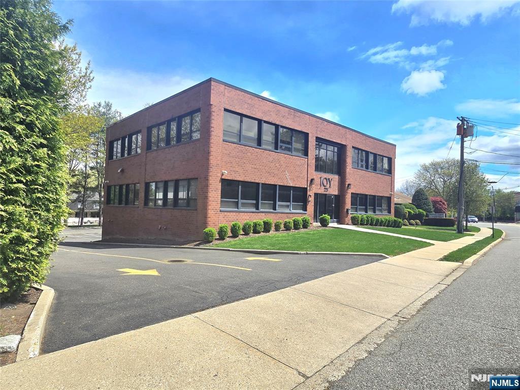 228 Rivervale Road, River Vale, NJ, 07675