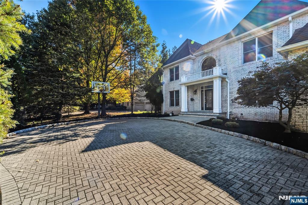 32 Moeser Place - Photo 3