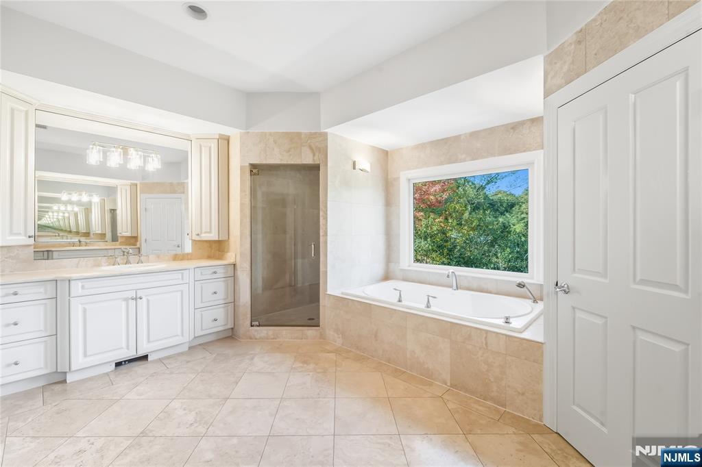 32 Moeser Place — photo 34