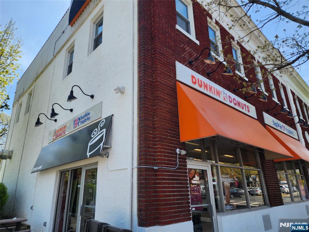 353 Broad Avenue 2nd Floor - Photo 3