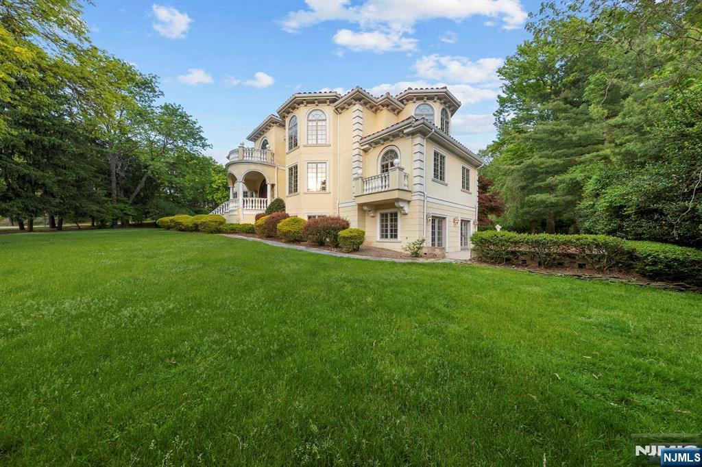 Homes for sale in Alpine, NJ | 5 Ellens Way, Alpine, NJ 07620 | MLS# 25013631