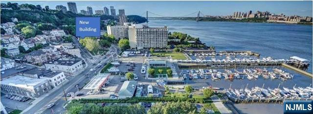 1072 River Rd, Edgewater, NJ 07020