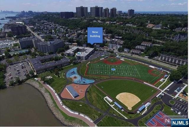 1072 River Rd, Edgewater, NJ 07020