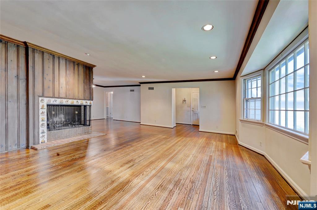 Homes for sale in Fair Lawn, NJ | 36-18 Hillside Ter, Fair Lawn, NJ 07410 | MLS# 25016172