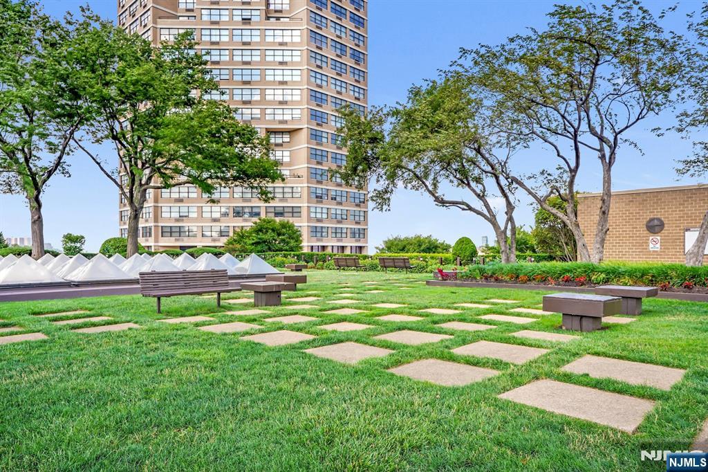 7002 Boulevard East 19A - Photo 2