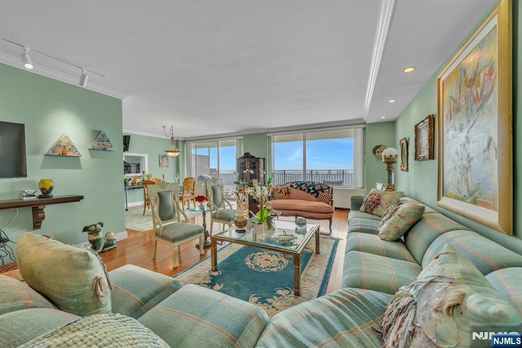 2000 Linwood Avenue, Fort Lee, NJ, 07024