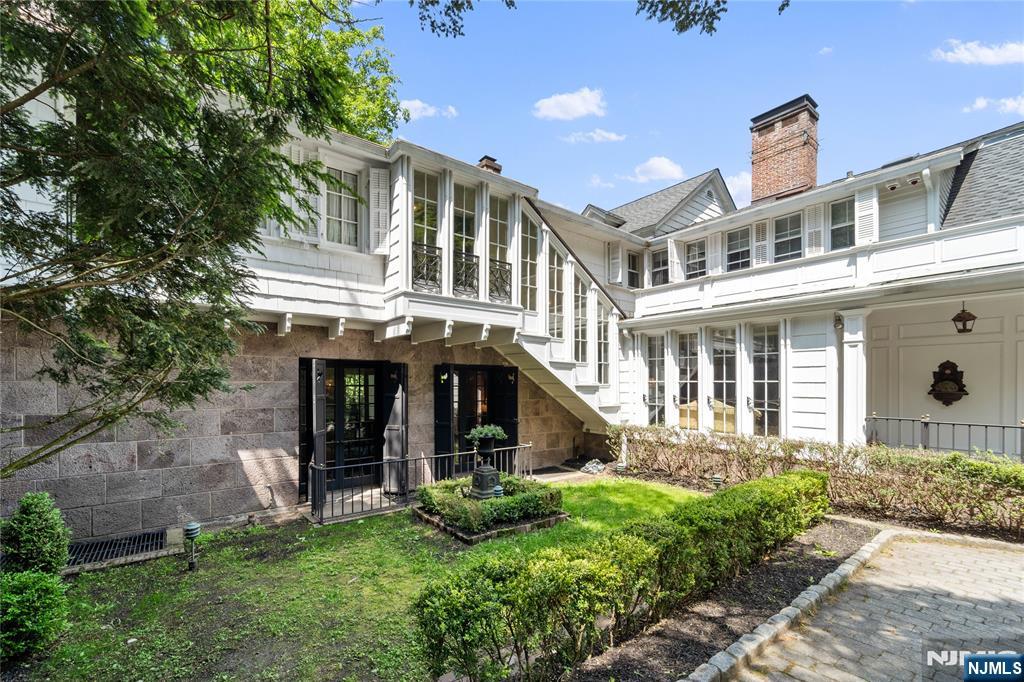 9 E Saddle River Road - Photo 2