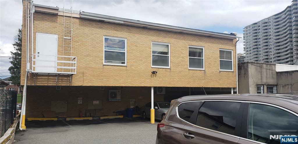 442 Main Street - Photo 2
