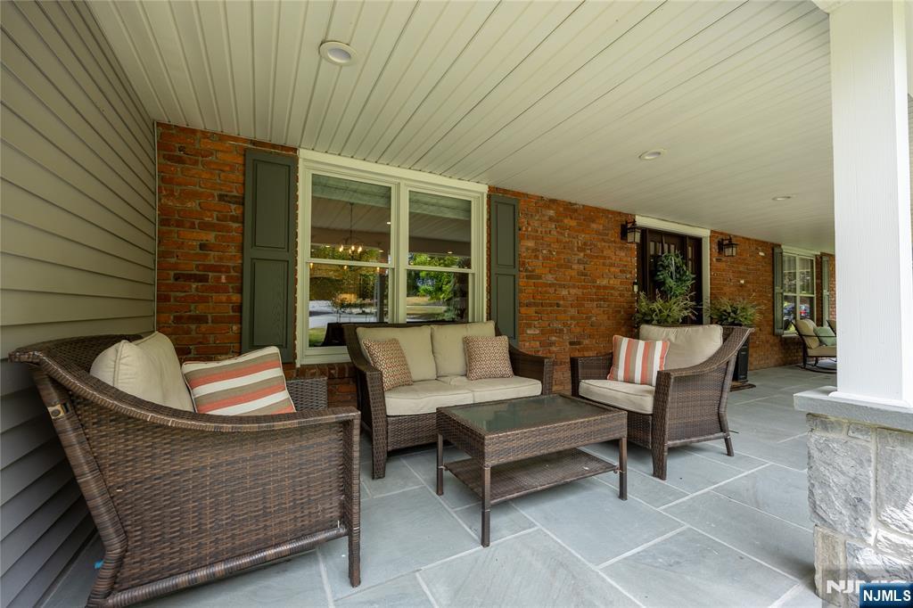 18 Marguerite Lane — photo 2