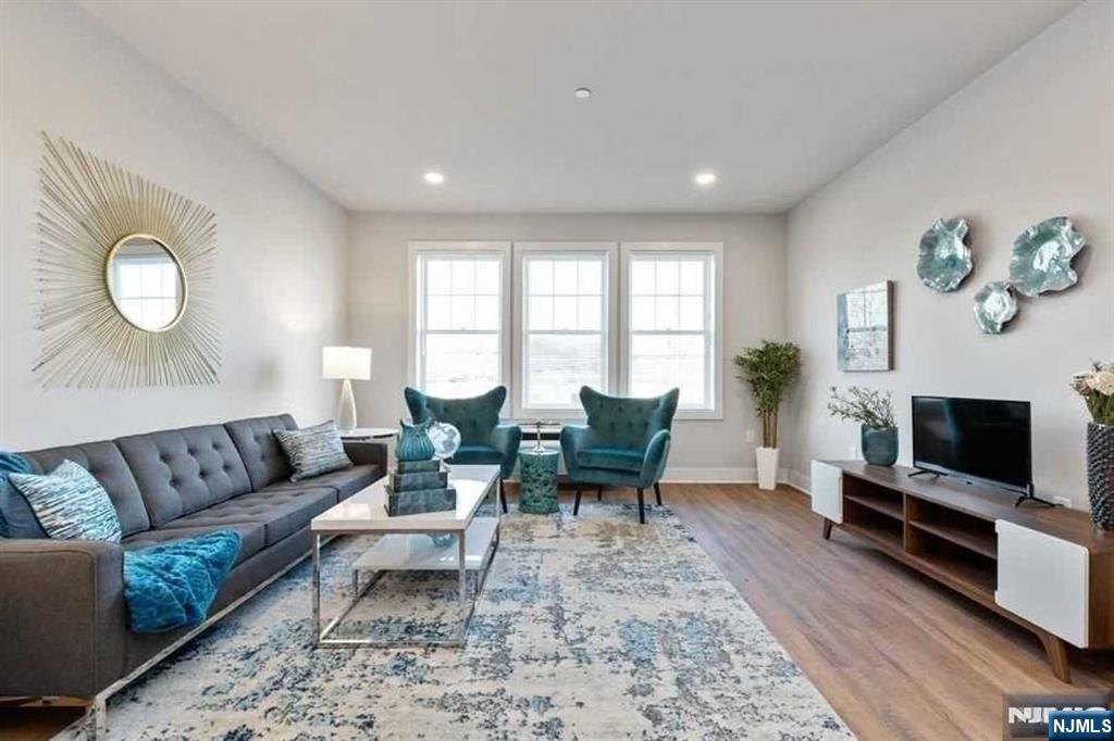 502 Van Bussum Avenue 312B - Photo 2