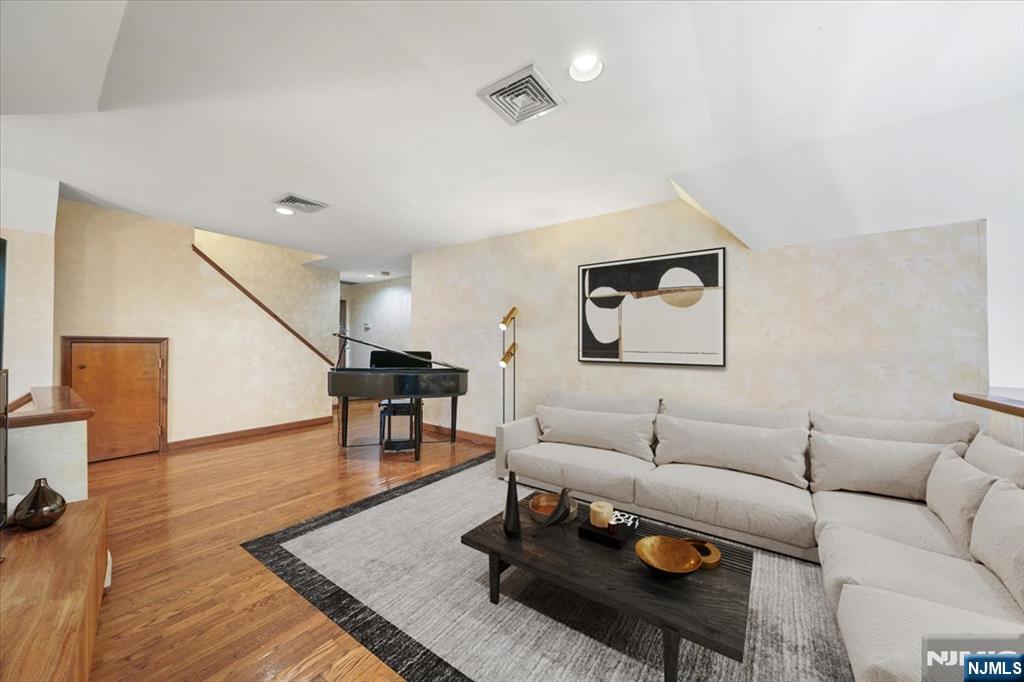 1 Lookout Road