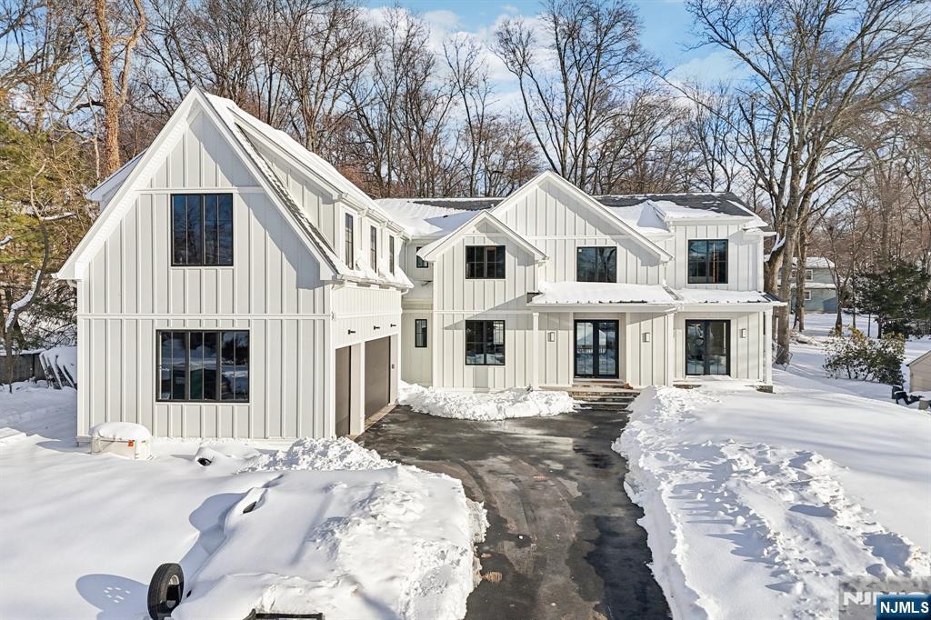 91 Macarthur Avenue - Photo 1