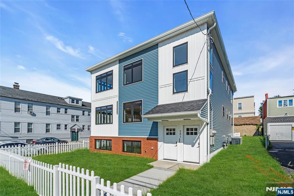 281 Maple Street - Photo 3