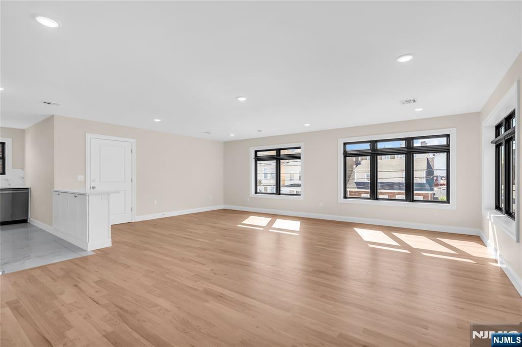 281 Maple Street - Photo 4