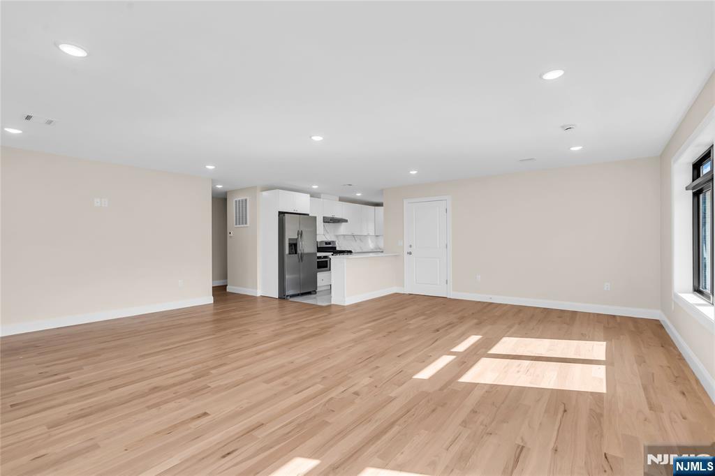 281 Maple Street - Photo 5